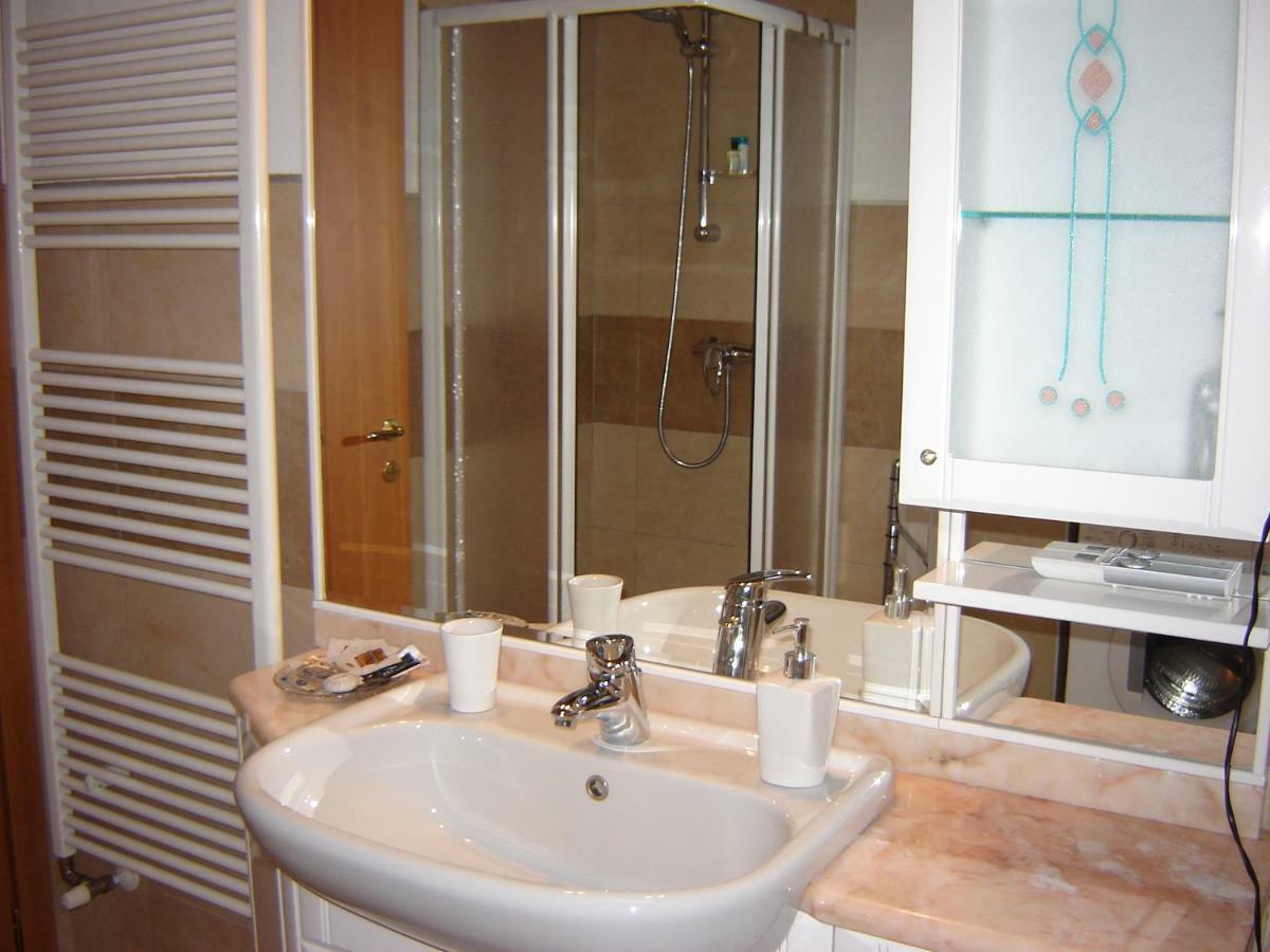 A 7 Km Da Salo' Casa Del Sole Mansarda Apartment Gavardo Ngoại thất bức ảnh