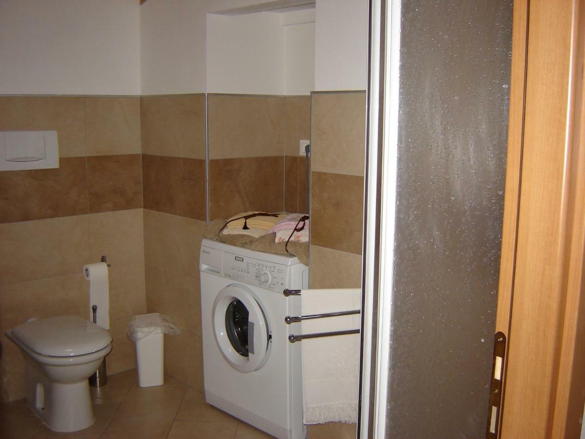 A 7 Km Da Salo' Casa Del Sole Mansarda Apartment Gavardo Ngoại thất bức ảnh